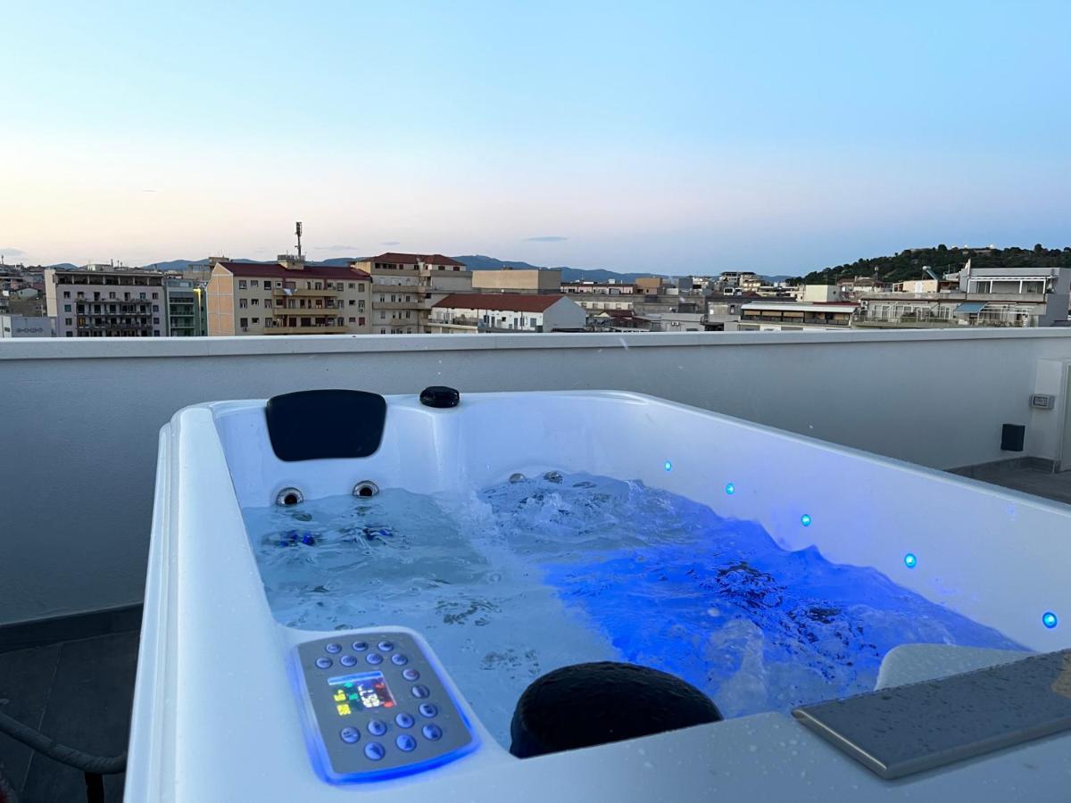 18 Dante Luxury Suites Cagliari Exterior foto